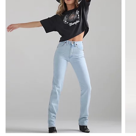 Wrangler jeans 11x32. Sized on small size. I usually wear a size 6 and these fit - Picture 3 of 7